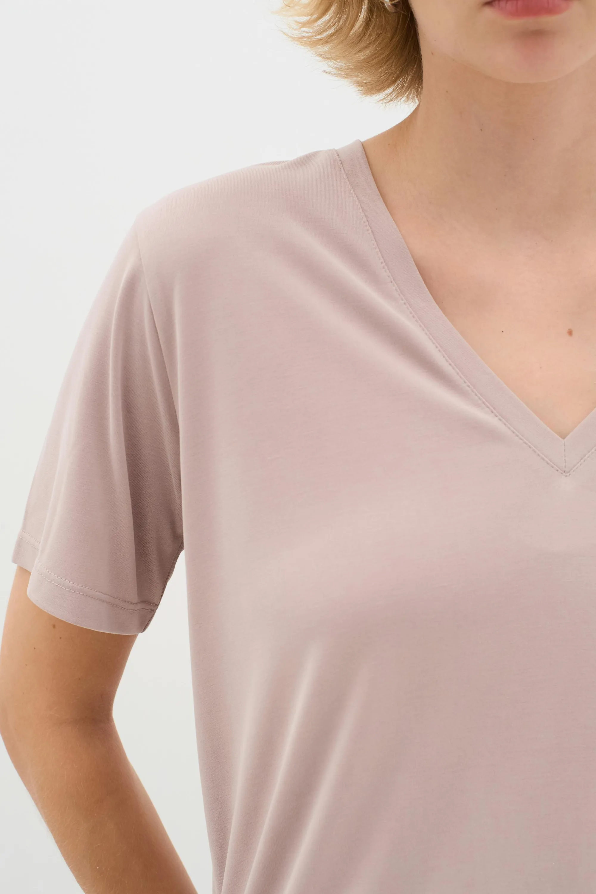 InWear T-shirts & Toppe | LilianaIW Base V-Neck T-shirt